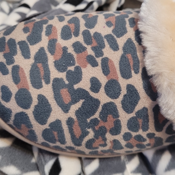 COPY - Tony Little Cheeks slippers - Picture 6 of 6